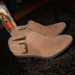 Bella Vita like new suede bootie size 5
